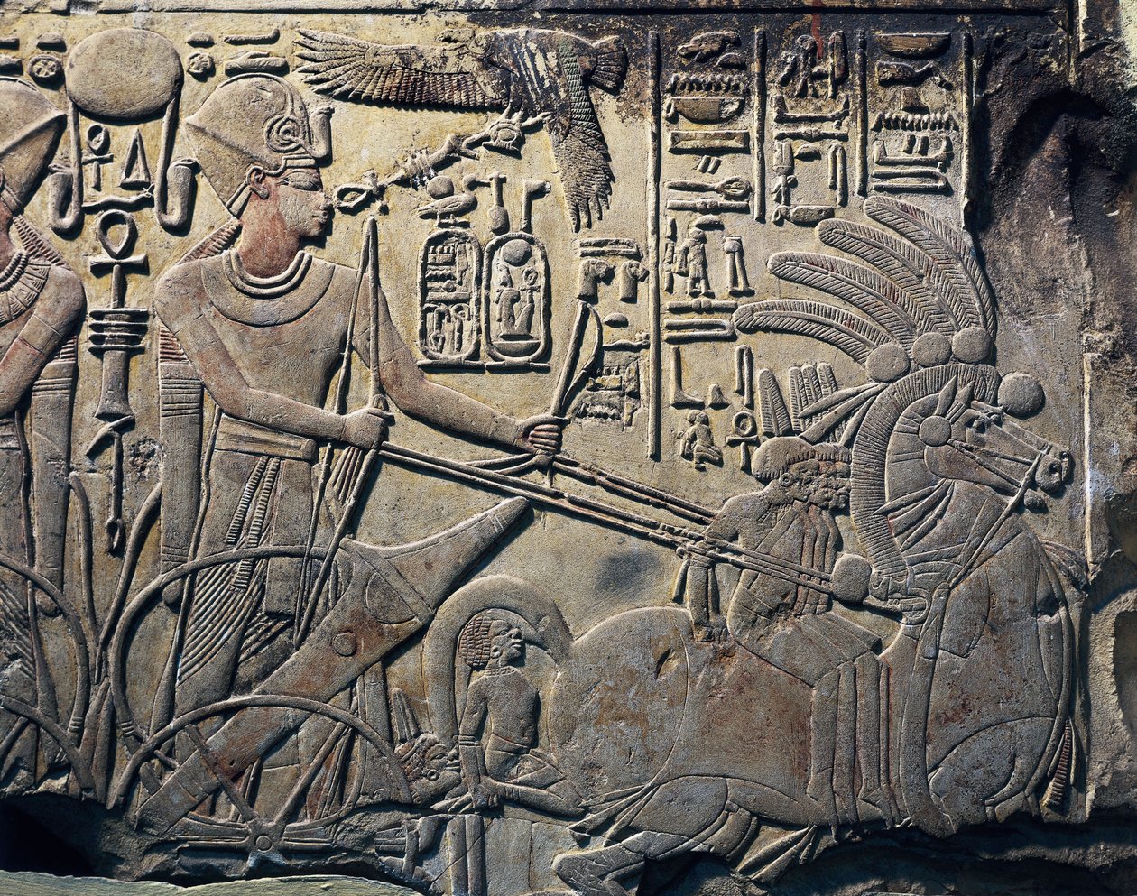 Stele av Amenhotep III som viser faraoen kjører en vogn. 1391 -1353 f.Kr. Steinskulptur. Kairo, egyptisk museum, Kairo. Fra Qina, Dayr al-Bahri. Theben. av Egyptian 18th Dynasty