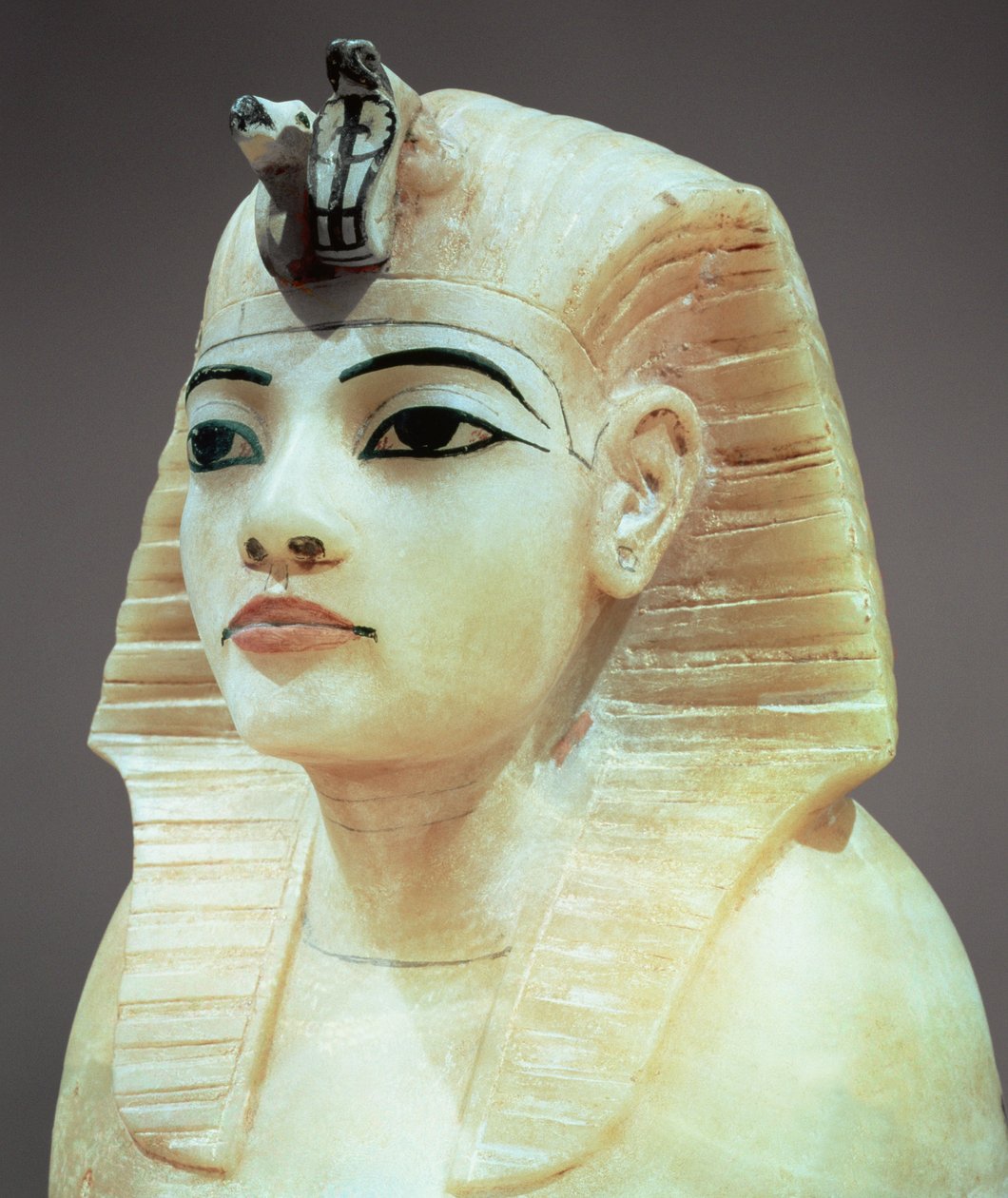 Stopper fra en av urnene, fra graven til Tutankhamon (ca. 1370-52 f.Kr.) New Kingdom (alabaster) (se også 391018) av Egyptian 18th Dynasty