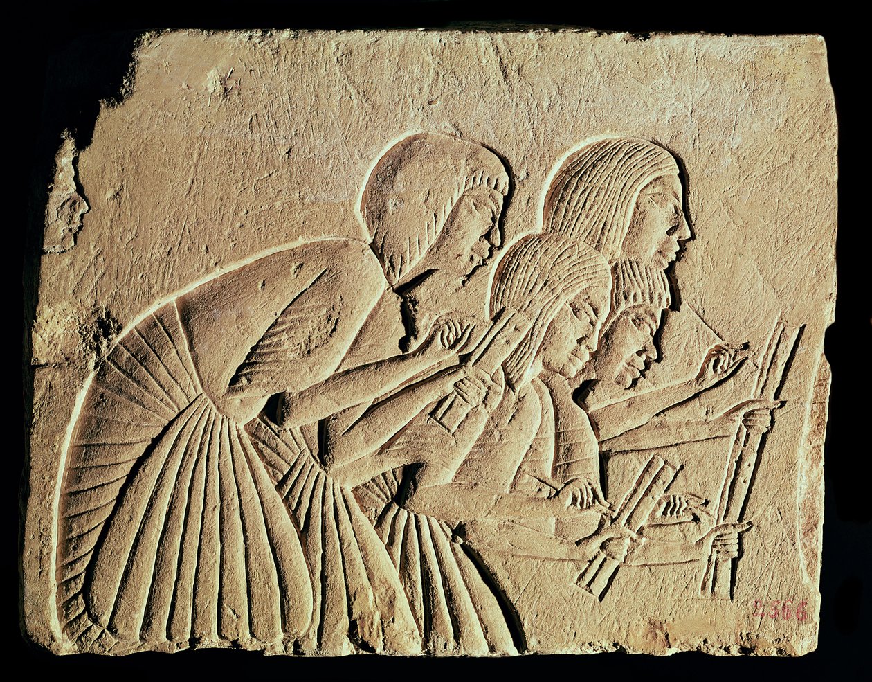 Tavle som viser fire skriftlærde i arbeid, New Kingdom, ca. 1400 f.Kr av Egyptian 18th Dynasty