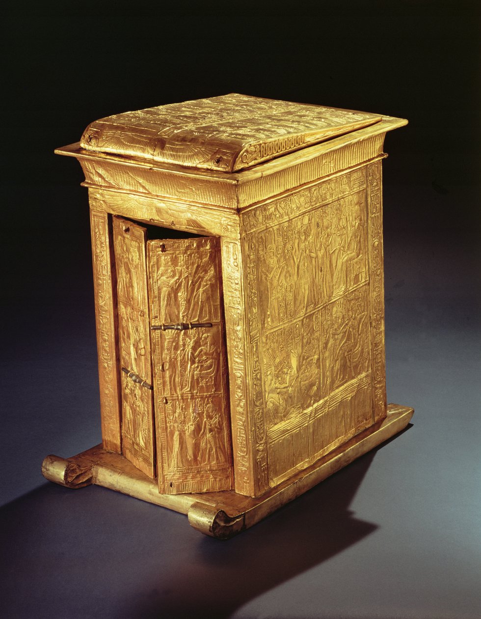 Tutankhamons gyldne helligdom (ca. 1370-1352 f.Kr.) New Kingdom (tre overtrukket med gesso dekket med arkgull) (se også 227986) av Egyptian 18th Dynasty