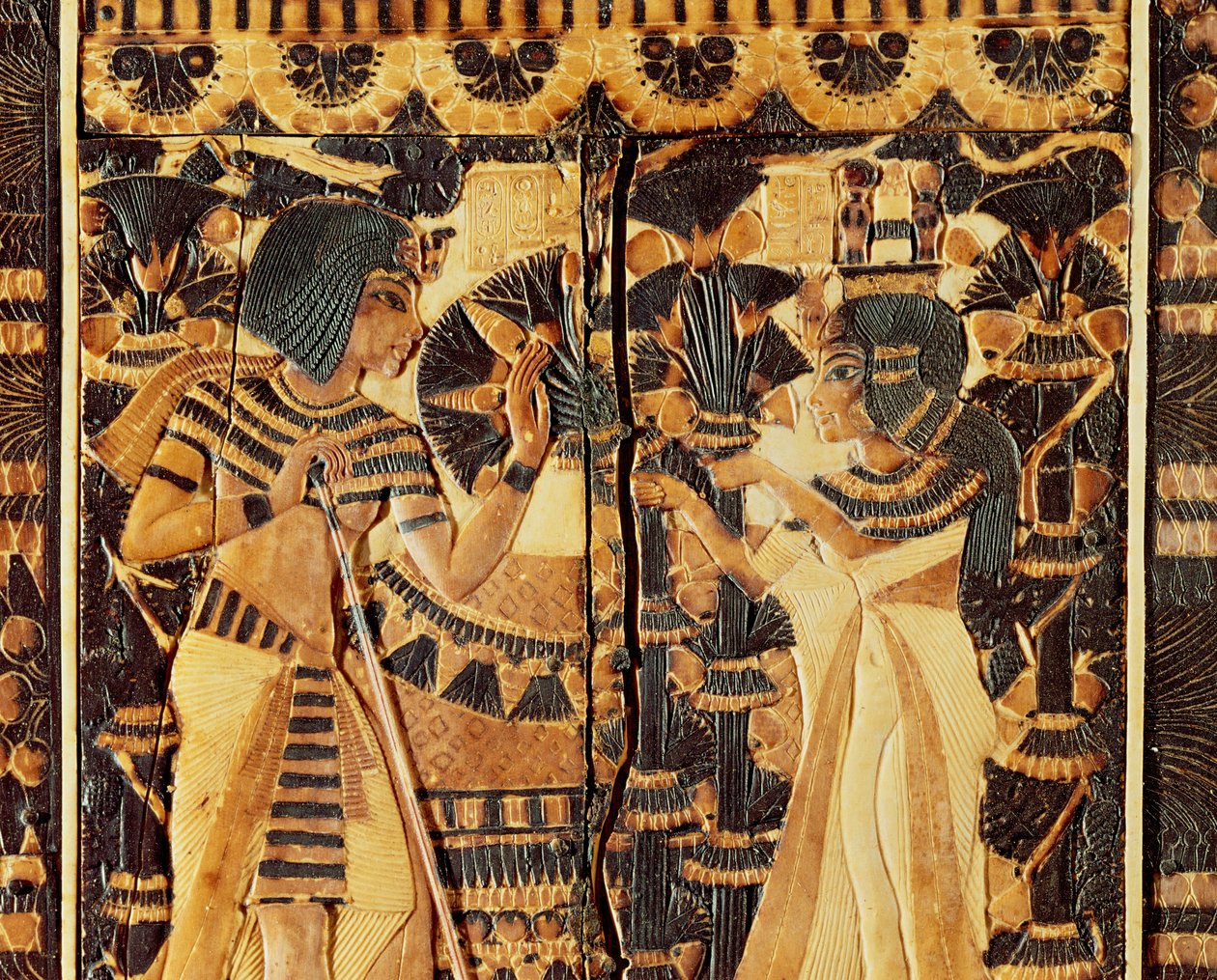 Topppanel fra en kiste, fra Tutankhamons grav, New Kingdom (tre, bronse, elfenben og farget glasur) av Egyptian 18th Dynasty
