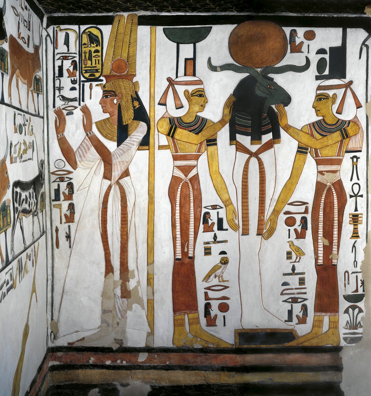 Egypt, Theben, Luxor, Dronningenes dal, Nefertaris grav, vedlegg til forkammer, veggmalerier, dronning før guddommelig enhet som representerer Osiris som hviler i Ra i kretsen av gudinnene Isis og Nephthy av Egyptian 19th Dynasty