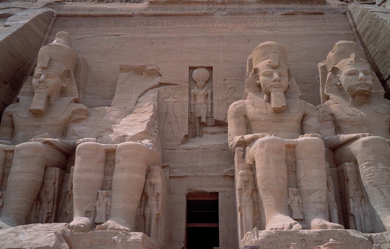 Egyptisk antikke: Kolossen av Ramses II-tempelet. 1271-1256 f.Kr. Abu Simbel (Abu Simbel), Aswan, Egypt av Egyptian 19th Dynasty