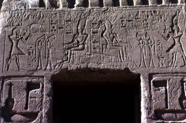 Overligger over inngangsdøren til Temple of Queen Nefertari, New Kingdom, ca. 11250 f.Kr. (bilde) av Egyptian 19th Dynasty