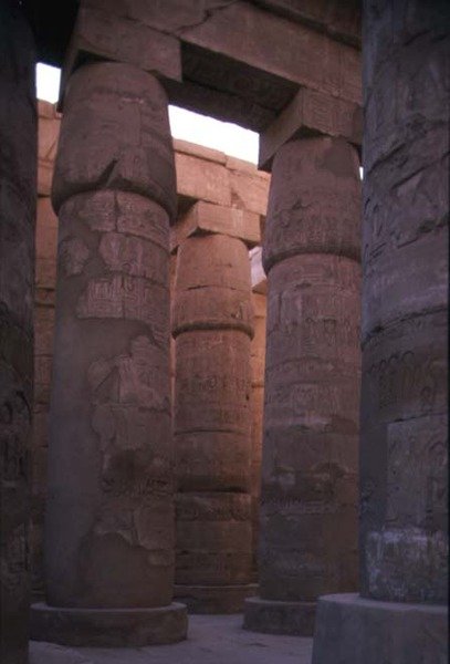 Papyrussøyler med knoppkapitler i Hypostyle Hall of Temple of Amun, New Kingdom (bilde) av Egyptian 19th Dynasty