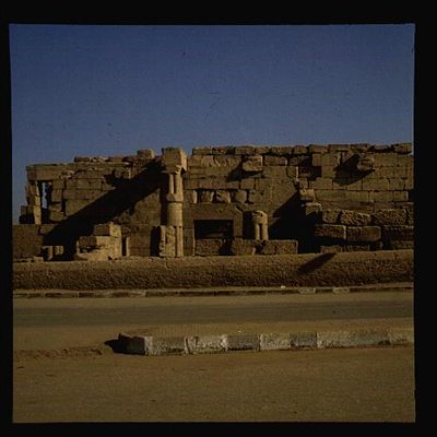 Utsikt over en vegg med søyler, New Kingdom av Egyptian 19th Dynasty