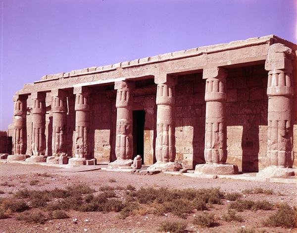 Utsikt over den første pylonen, New Kingdom av Egyptian 19th Dynasty