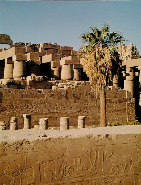 Wall of Ramses II og Tuthmosis-tempelet av Egyptian 19th Dynasty