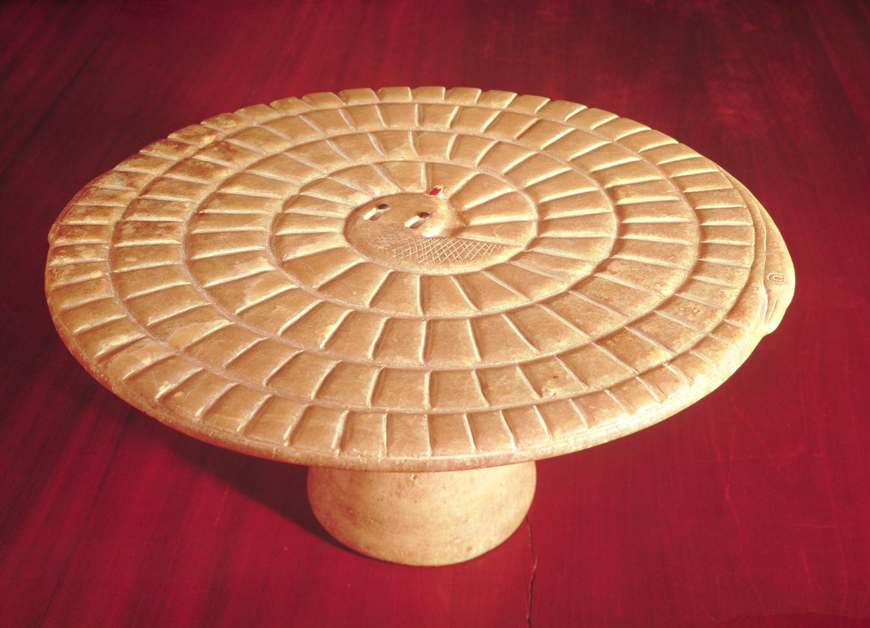 Slangeformet spillebrett brukt til spillet mehen, Thinite Period (alabaster) av Egyptian 1st Dynasty