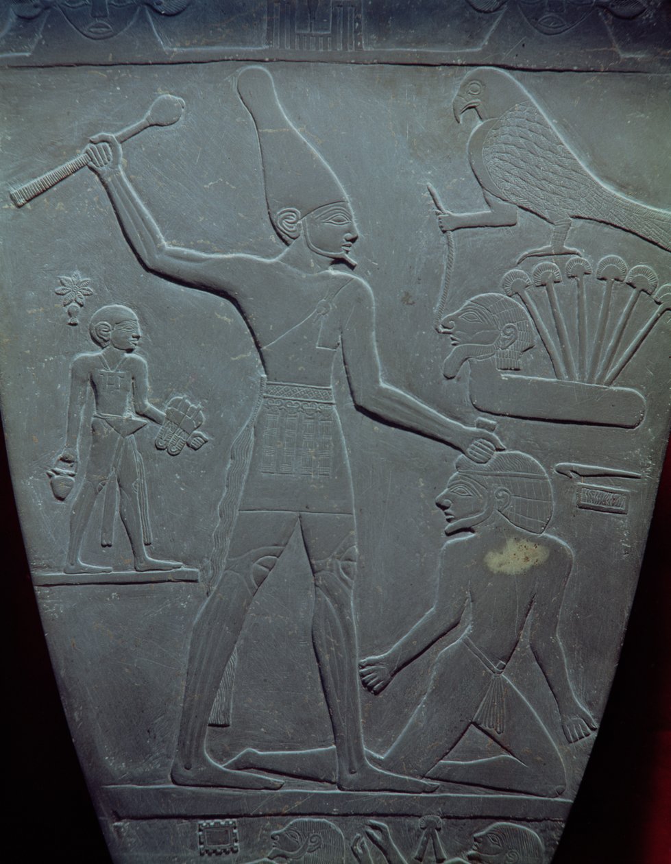The Narmer Palette: seremoniell palett som viser kong Narmer, iført den hvite kronen av Øvre Egypt, og slår en fange, funnet i Hierakonpolis, tidlig dynastisk periode, ca. 3000 f.Kr. av Egyptian 1st Dynasty