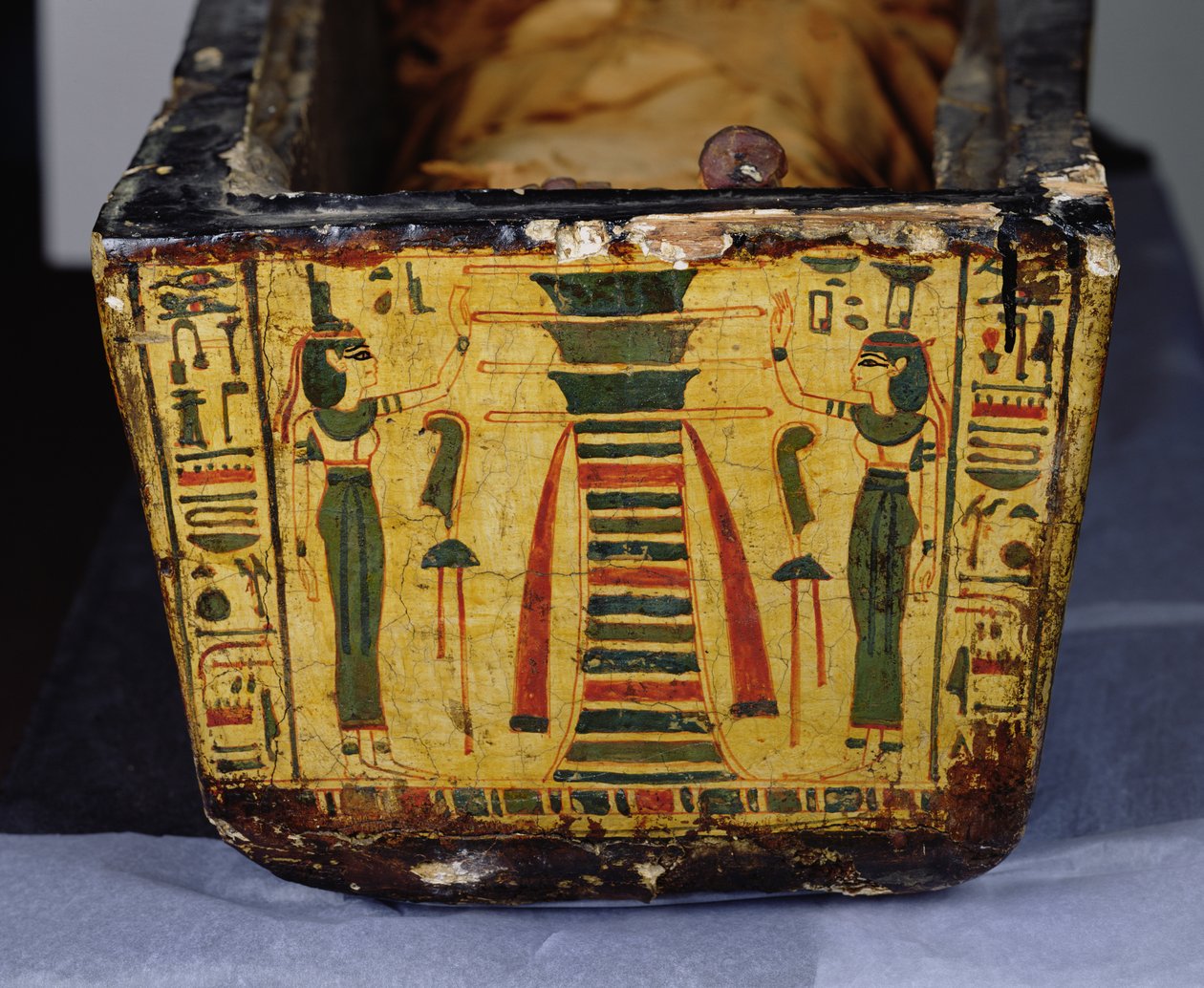 Detalj av fotenden av den ytre kistebunnen til mumien til Nesyamun, muligens funnet i Deir El-Bahri, New Kingdom, ca. 1100 f.Kr. (malt tre) av Egyptian 20th Dynasty