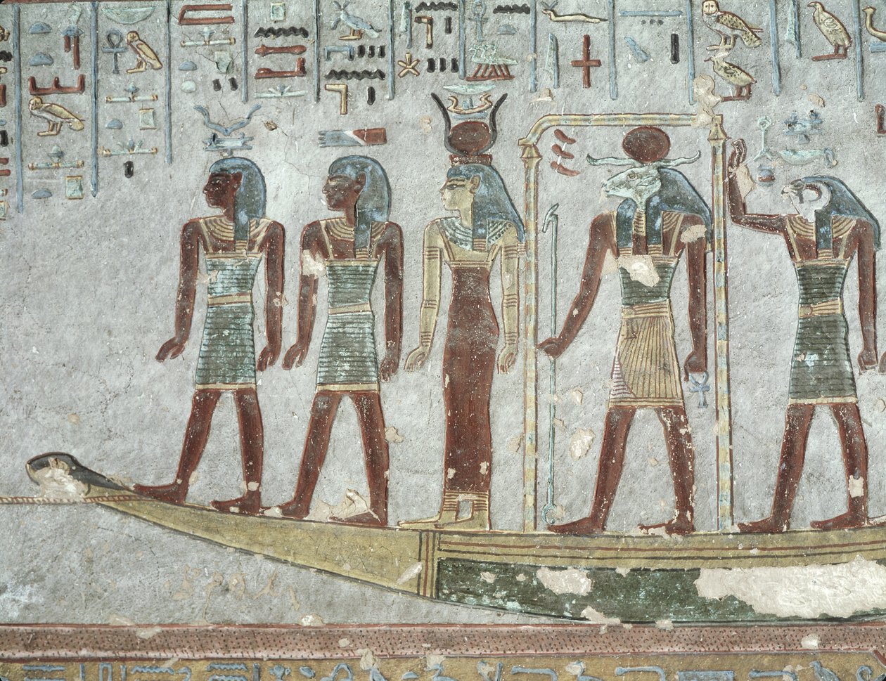 Relieff som viser Khnum i en begravelsesbark som går gjennom underverdenen, fra graven til Ramesses III (ca. 1184-1153 f.Kr.) New Kingdom (malt kalkstein) av Egyptian 20th Dynasty