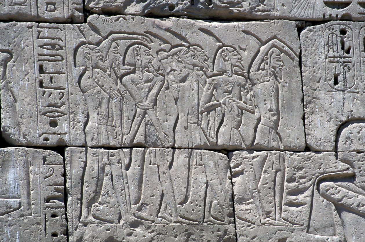 Relieff som viser nordlige fanger i slaget ved Ramses III, Medinets store tempel av Egyptian 20th Dynasty