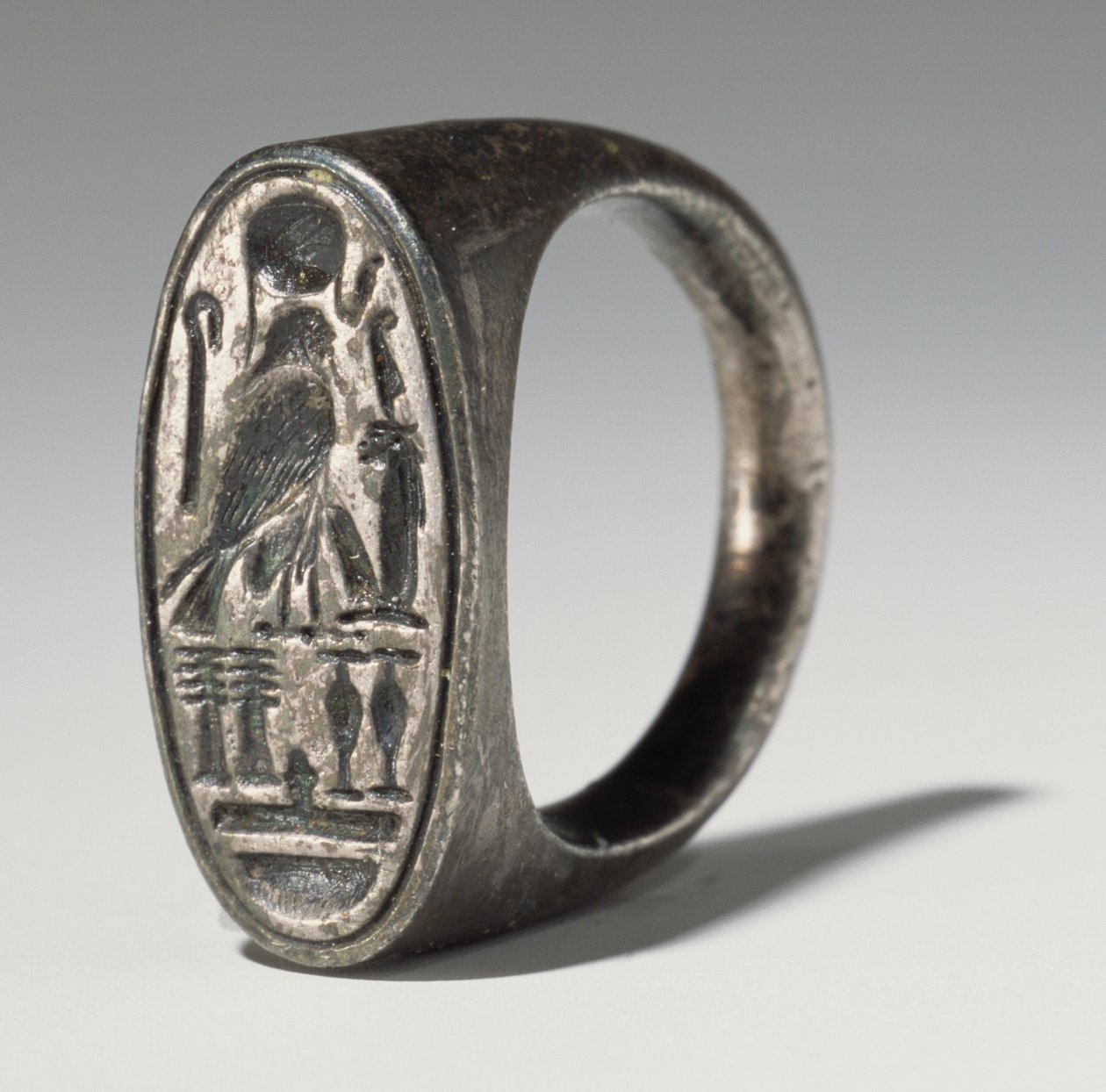 Ring som tilhører Ramesses IV (1153-1147 f.Kr.) New Kingdom (sølv) av Egyptian 20th Dynasty