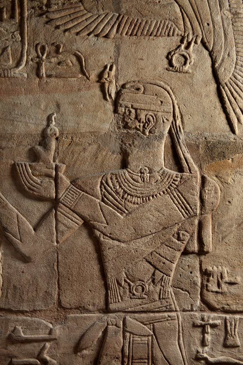 Relieff på en helligdom reist av farao Taharqa i hoffet til Temple of Amun bygget av ham i Kawa i Nubia, 25. dynasti, sen periode, 690-64 f.Kr. (sandstein) (detalj av 107896) av Egyptian 25th Dynasty