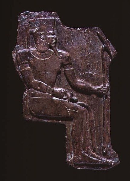 Relieffplakett av guden Amun, fra tempelet til Isis i Saqqara, sen periode, ca. 760-656 f.Kr. (kobberlegering) av Egyptian 25th Dynasty