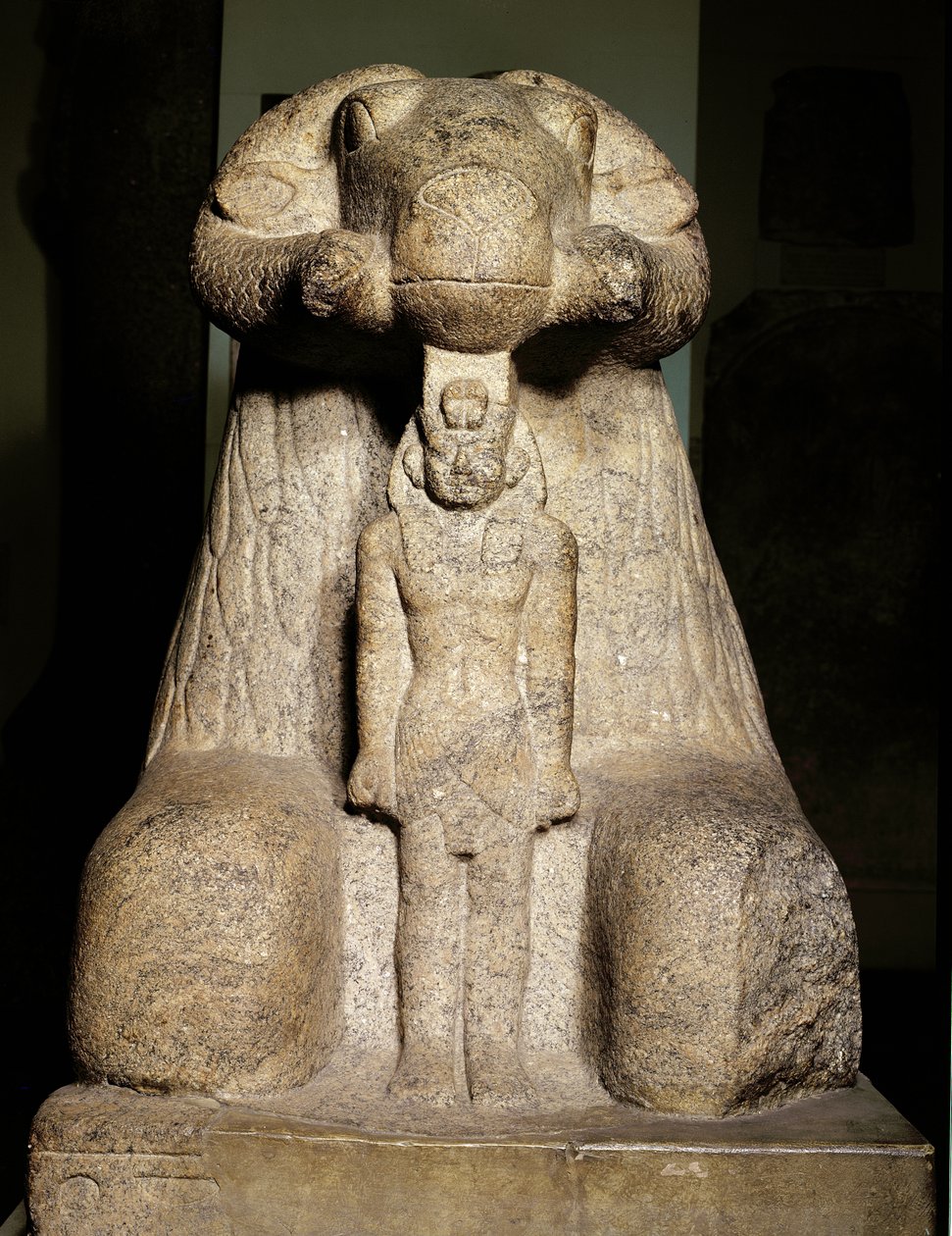 Statue av Amun i form av en vær som beskytter kong Taharqa, 690-664 f.Kr. (granitt) av Egyptian 25th Dynasty