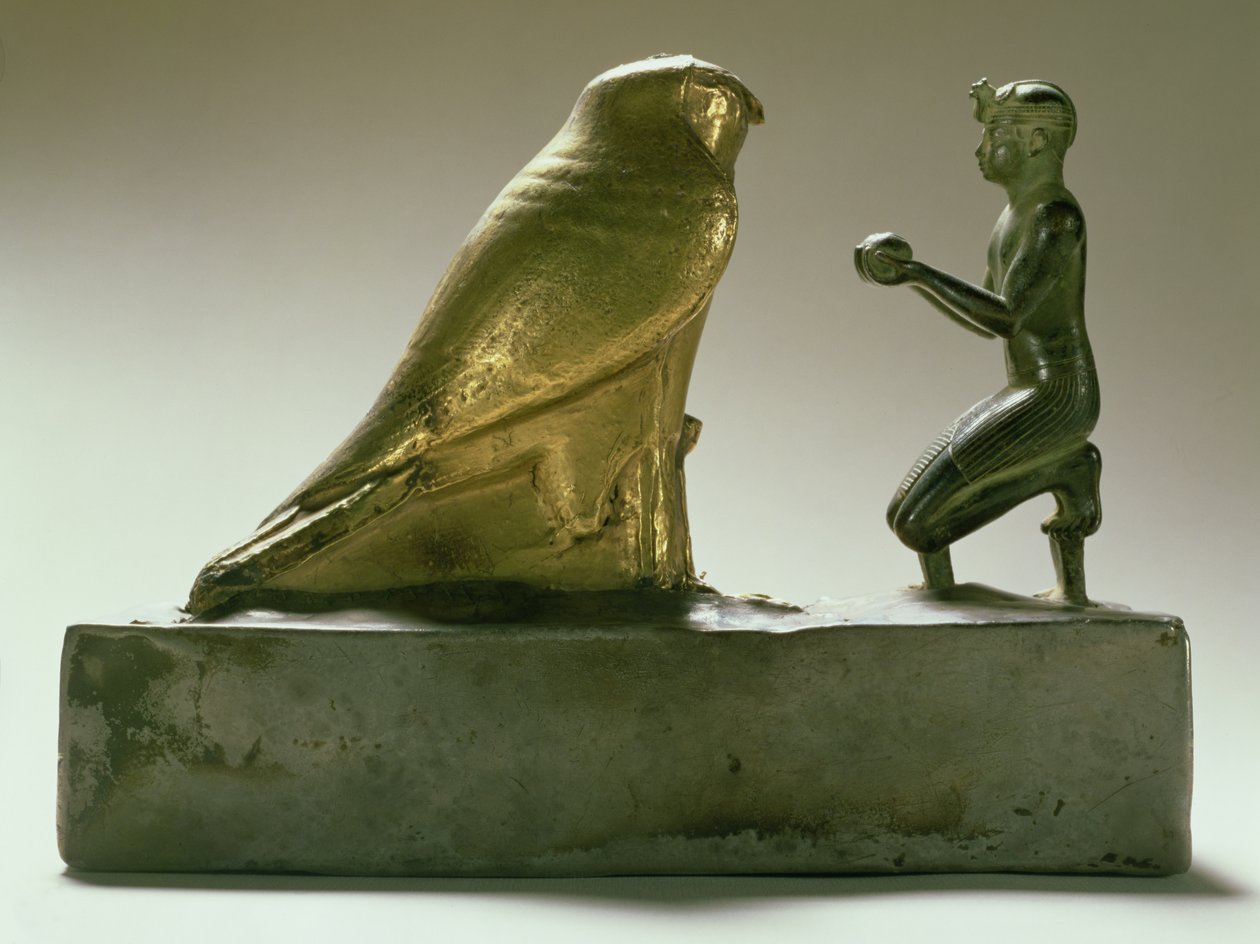 Statue av kong Taharqa som tilber falkeguden Hemen, egyptisk, tredje mellomperiode (gull, sølv, skifer og tre) av Egyptian 25th Dynasty