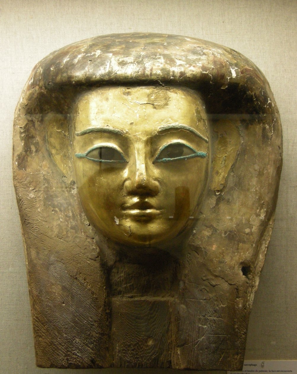 Hode fra en sarkofag, Sait Period (palmetre med bladgull) av Egyptian 26th Dynasty