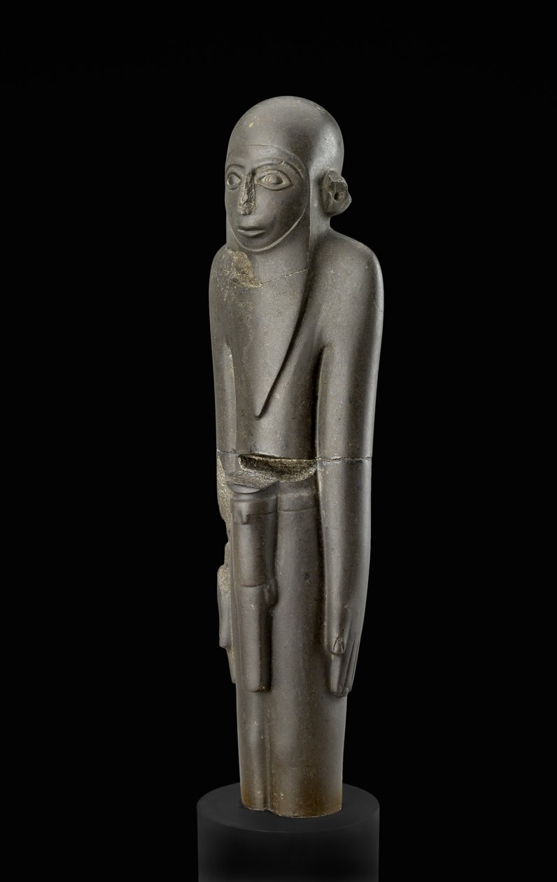 Statue av en skjeggete mann iført en caps og et belte med penisskjede, tilskrevet protodynastisk periode (ca. 2900-2650 f.Kr.) (basalt) av Egyptian 2nd Dynasty