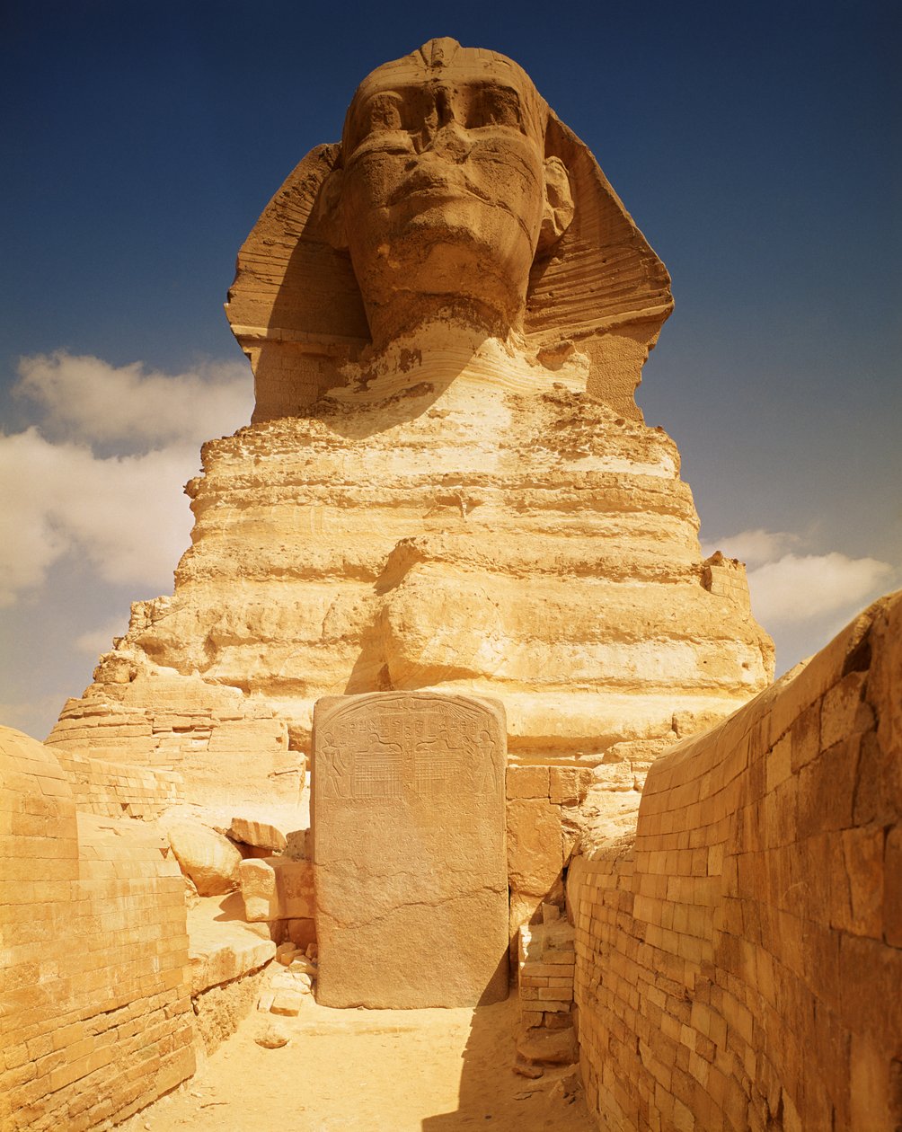 Sfinksen, som stammer fra kong Chephrens regjeringstid, Old Kingdom og drømmestelen til Tuthmosis IV (1419-1386 f.Kr.) Nytt rike av Egyptian 4th Dynasty
