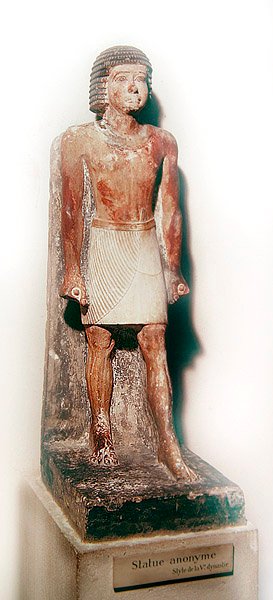 Statue av en stående mann med en hvit shenti (malt kalkstein) av Egyptian 5th Dynasty