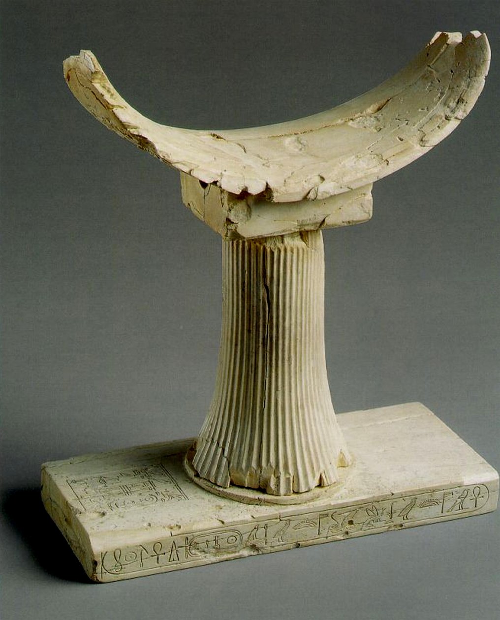 Nakkestøtte med Pepi IIs navn elfenben av Egyptian 6th Dynasty
