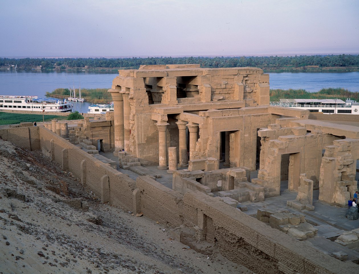 Egyptisk antikvitet: utsikt over tempelet til Kom Ombo. 2. århundre f.Kr. Aswan. Egypt av Egyptian Egyptian