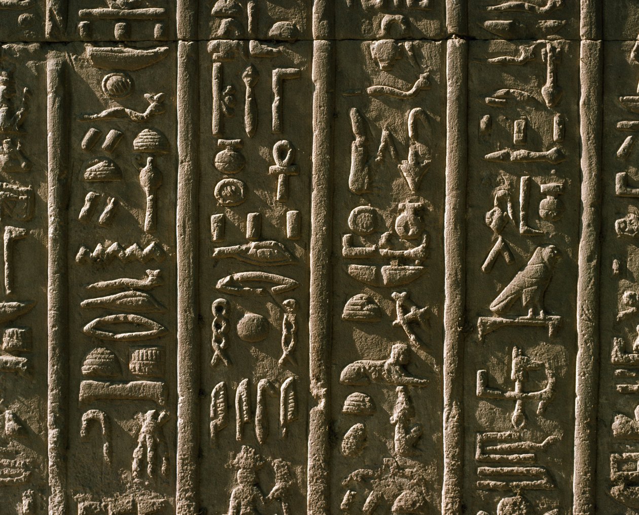 Lavrelieff med hieroglyfer, 51-30 f.Kr av Egyptian Egyptian