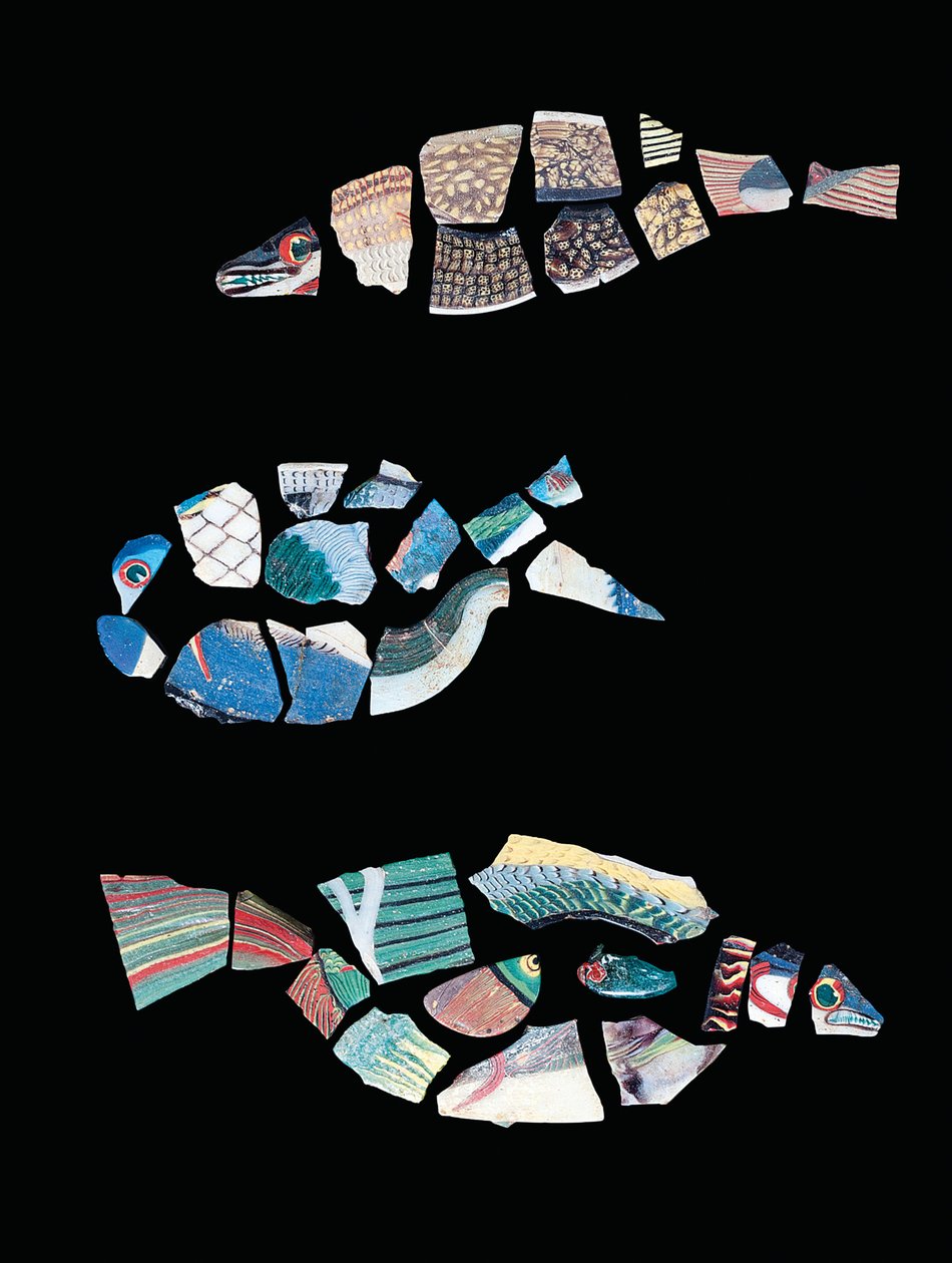 Tre fragmentariske fiskeinnlegg i mosaikk, ptolemaisk-romersk periode, ca. 1. århundre f.Kr. - 1. århundre e.Kr. (glass) av Egyptian Egyptian
