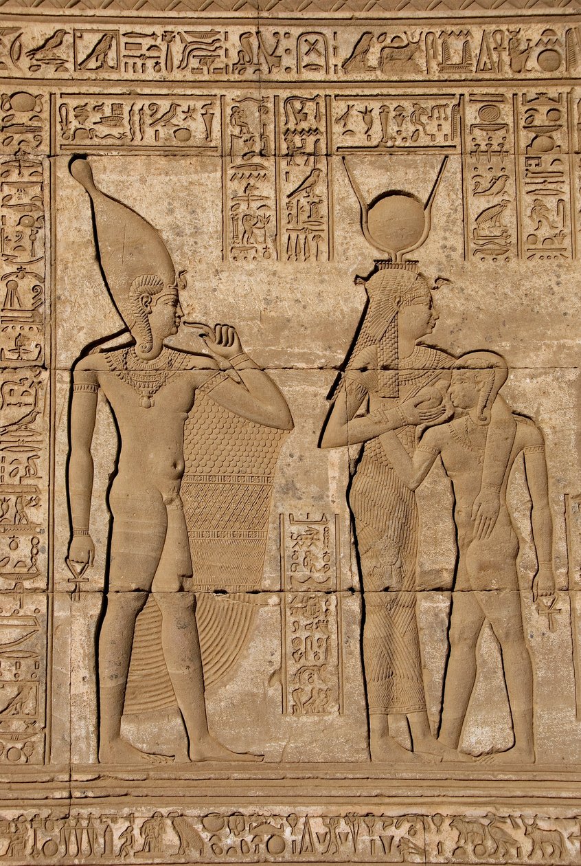 Egyptisk antikvitet: Romersk mammisi til minne om fødselen til Ihy, sønn av Hathor - Detalj av relieffer og hieroglyfer: gudinnen Isis - Hathor som ammer sønnen Ihi (Ihy) og bak henne et annet bilde av Ihi med en finger i munnen som indikerer at det er en av Egyptian Ptolemaic Period