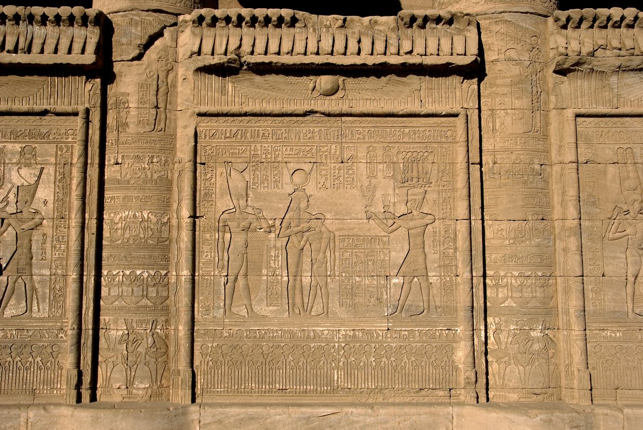 Egyptisk antikke: Romersk mammisi til minne om fødselen til Ihy, sønn av Isis. Hathor-tempelet, Denderah, Egypt av Egyptian Ptolemaic Period