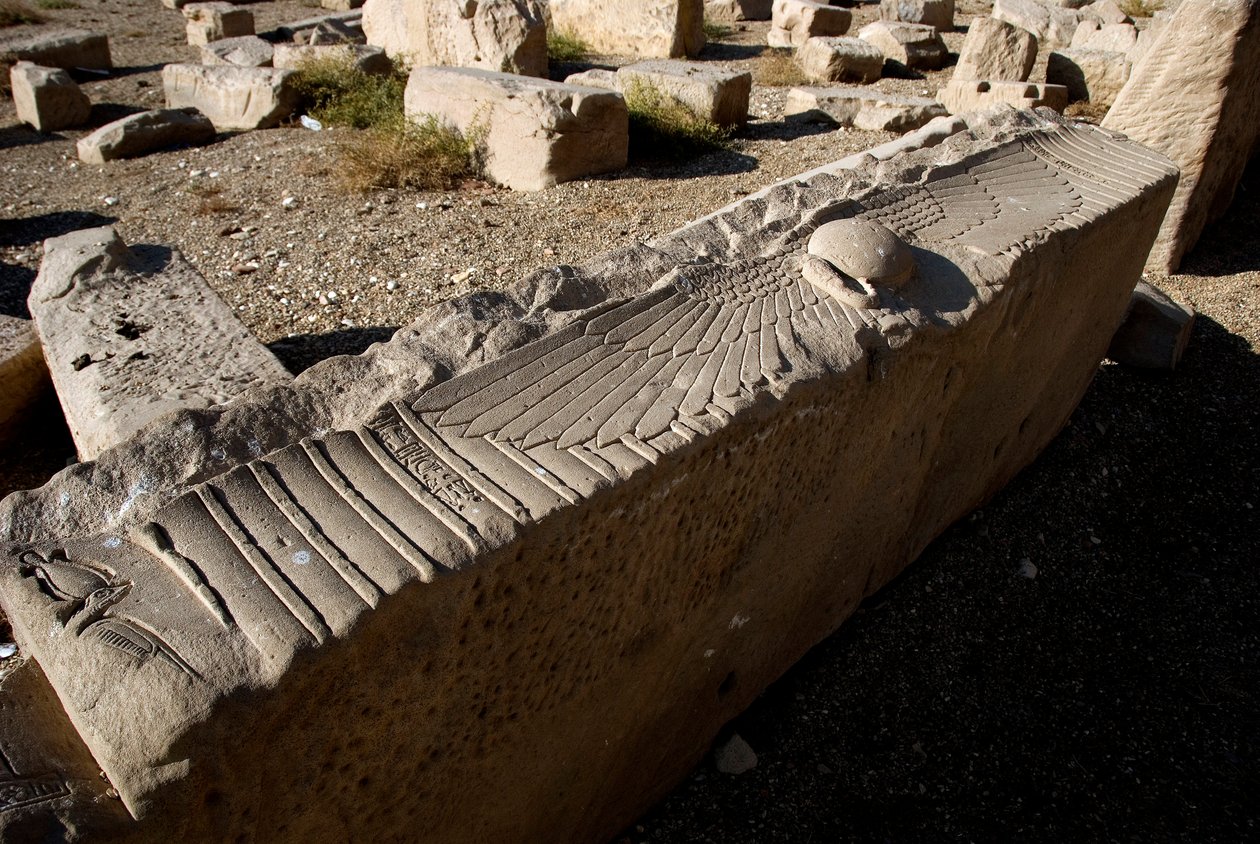 Egyptisk antikvitet: arkitraven av tempelet dedikert til Hathor, Denderah, Egypt av Egyptian Ptolemaic Period