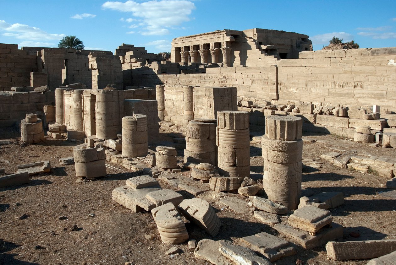 Egyptisk antikke: kolonner i tempelet dedikert til Hathor, Dendera, Egypt av Egyptian Ptolemaic Period