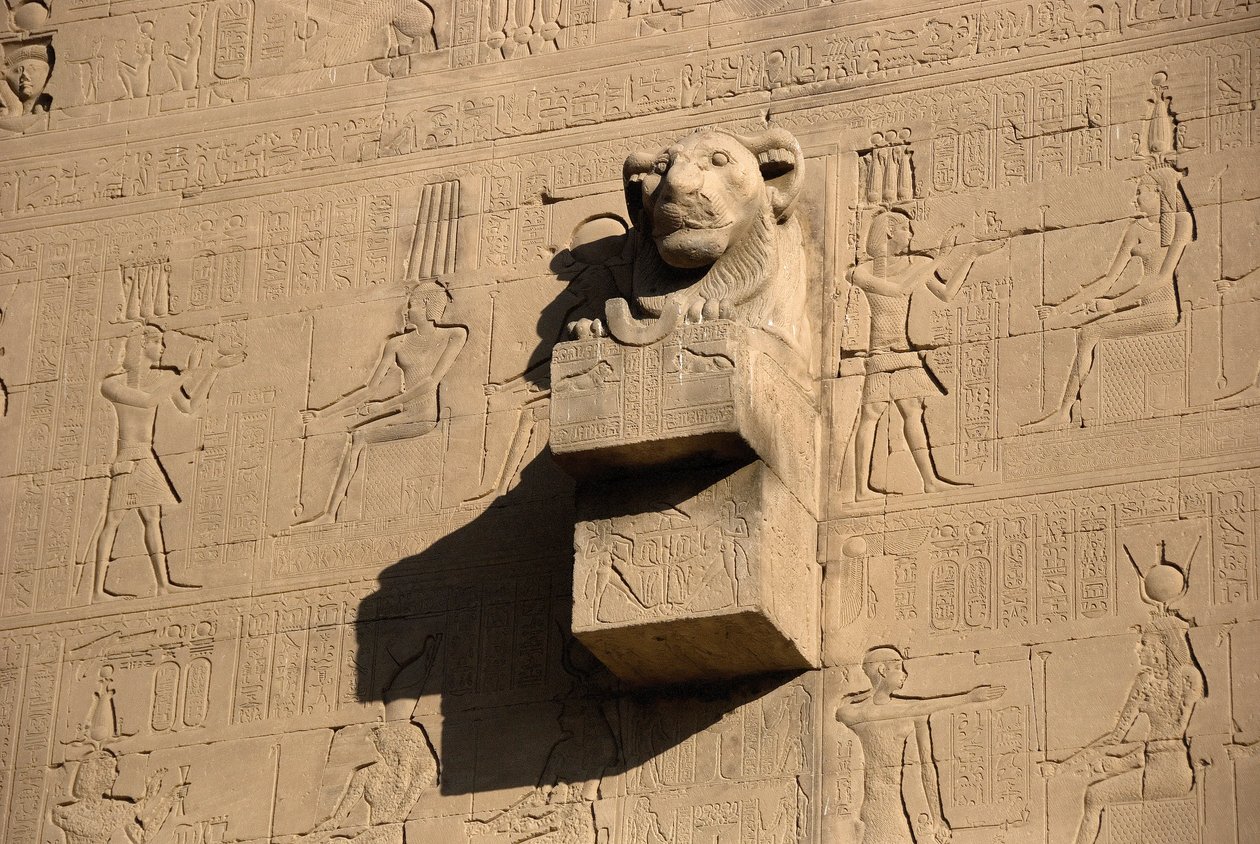 Egyptisk antikk: løvehodegargoyle, Hathor-tempelet, Dendera, Egypt av Egyptian Ptolemaic Period