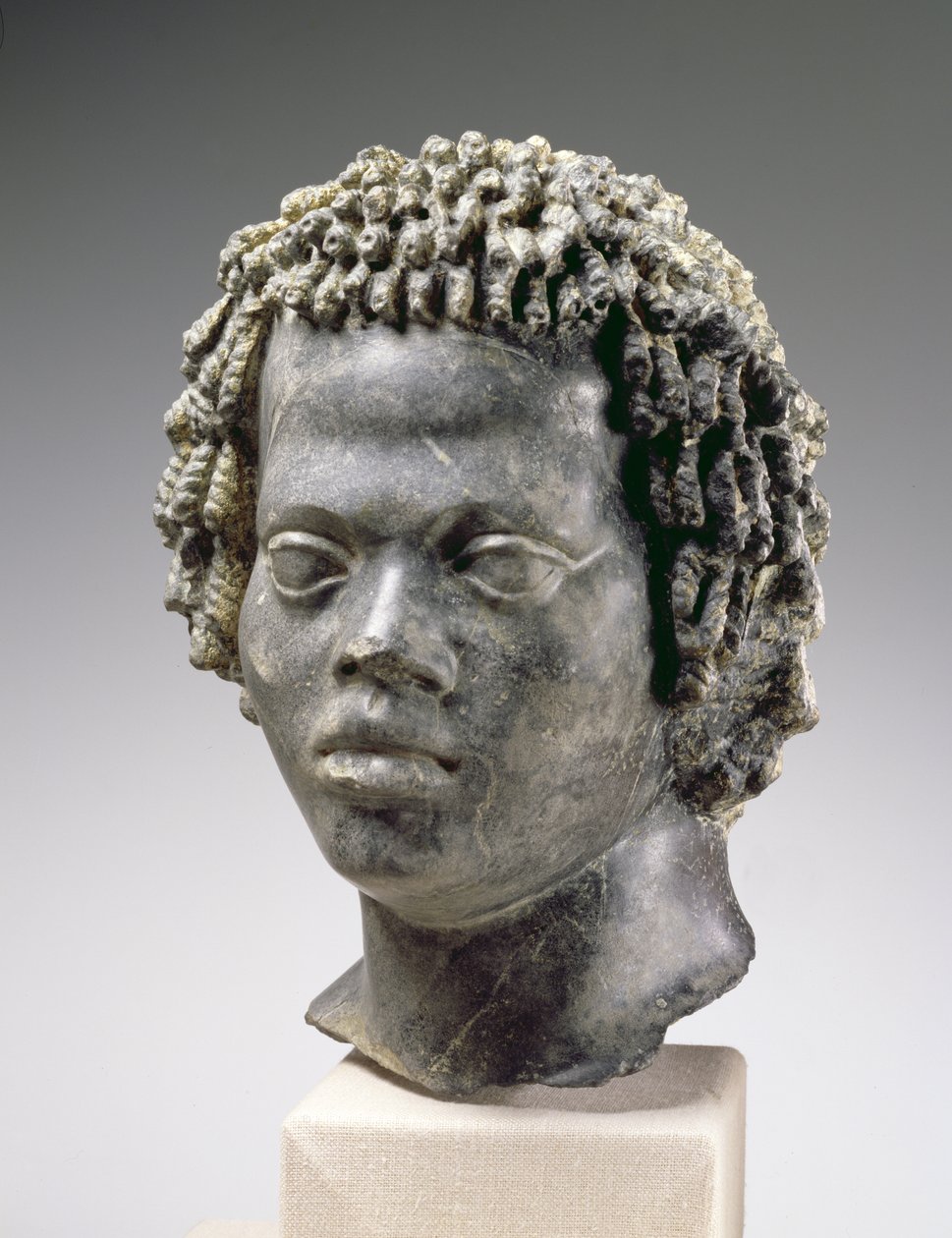 Head of a Black Man, slutten av det andre århundre f.Kr. (marmor) av Egyptian Ptolemaic Period