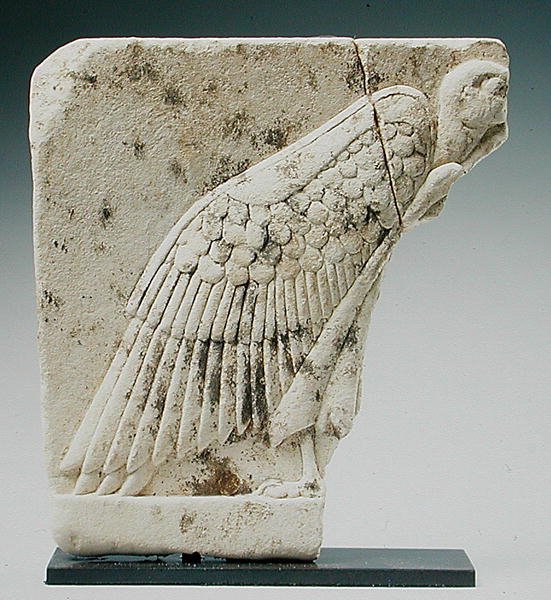 Relieff som viser en gribb (kalkstein) av Egyptian Ptolemaic Period
