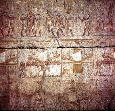 Relieff som viser hellige båter båret av prester i prosesjon, fra helligdommen til Philip Arrhidaeus (323-317 f.Kr.) makedonske dynasti (granitt) av Egyptian Ptolemaic Period