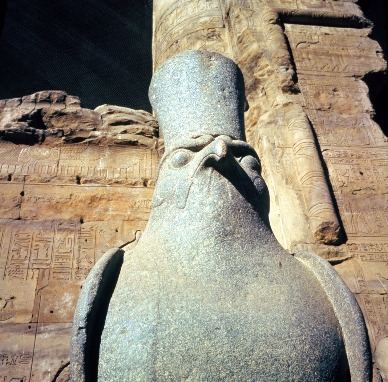 Statue av Horus, i offerretten til Horus-tempelet (detalj) av Egyptian Ptolemaic Period