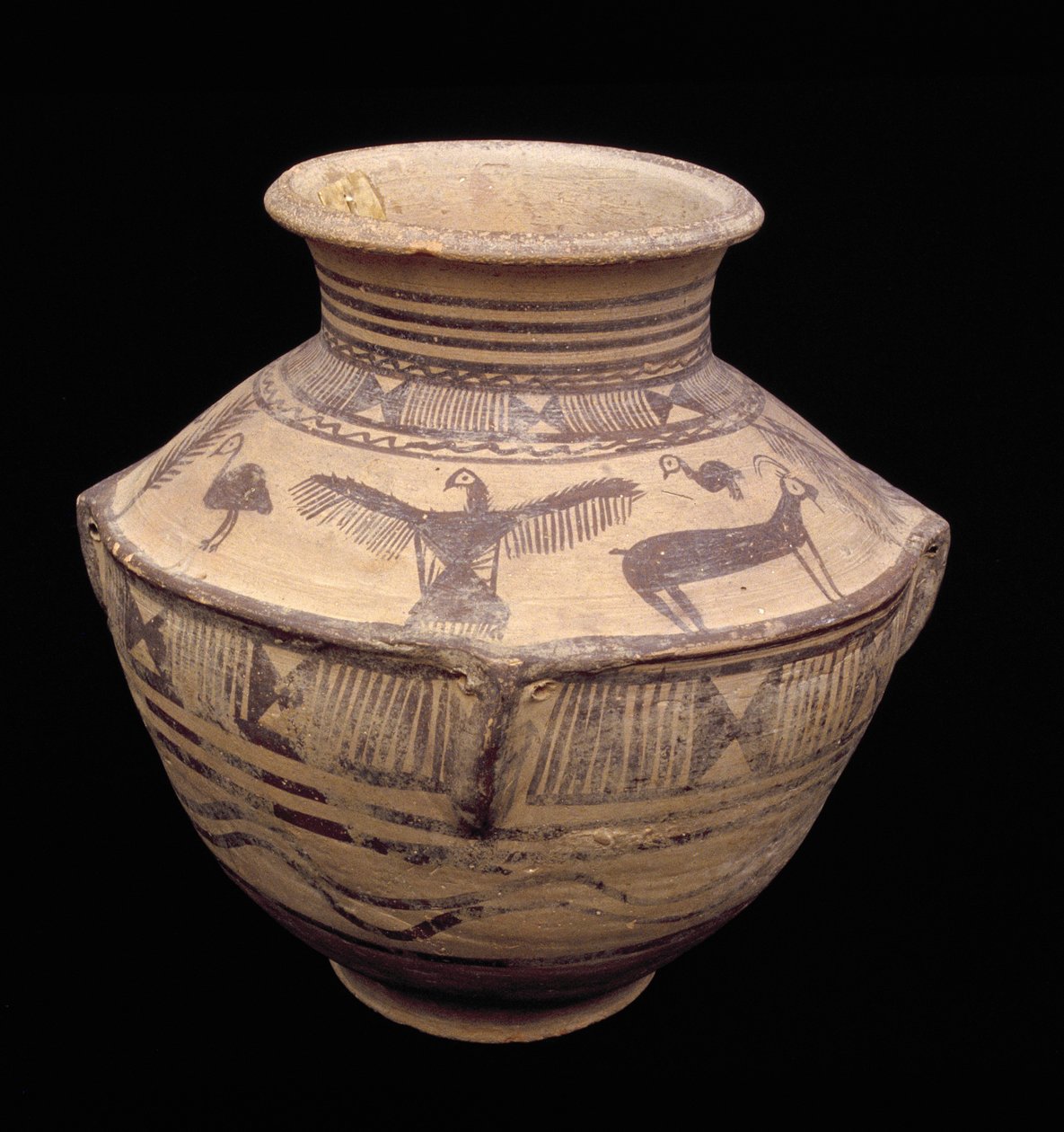 Fartøy som viser en åpenvinget rovfugl og andre dyr, Fasa Ware, ca. 2000 f.Kr. (leire) (se 179130 for detaljer) av Elamite