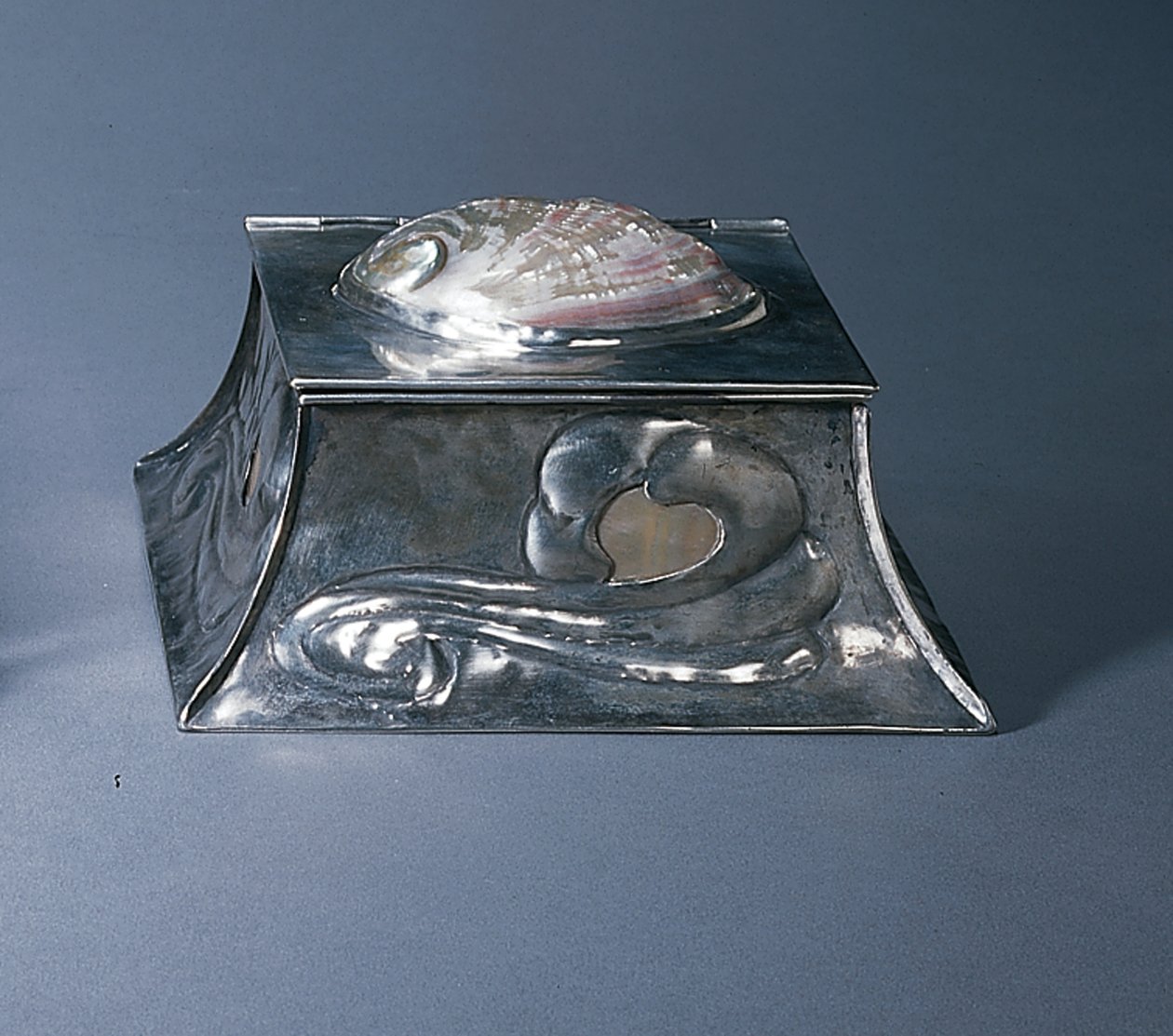 Inkwell (sølv kobber og perlemor) av Elizabeth Eaton Burton