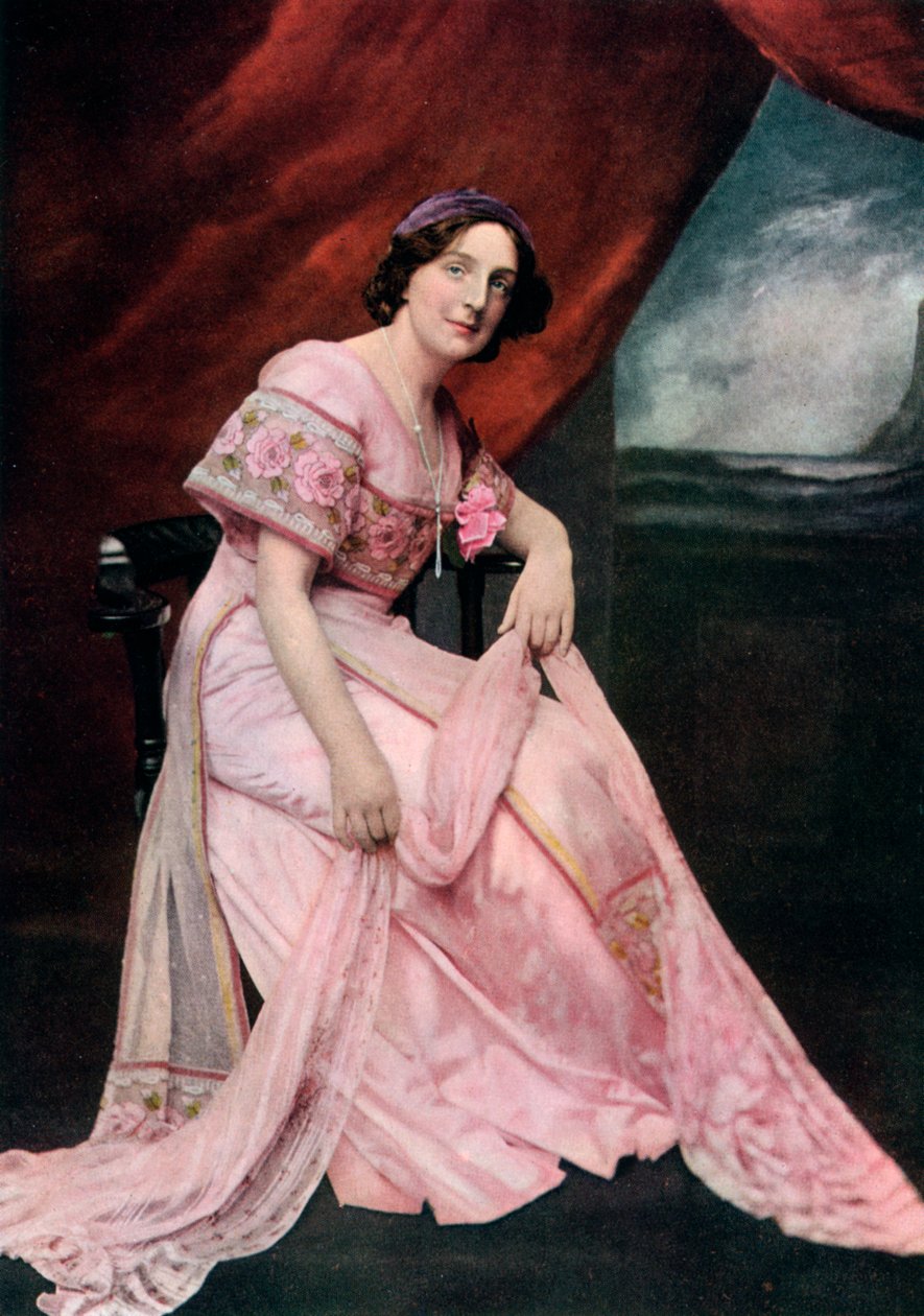 Edith Clegg, 1911-1912 av Elliott and Fry