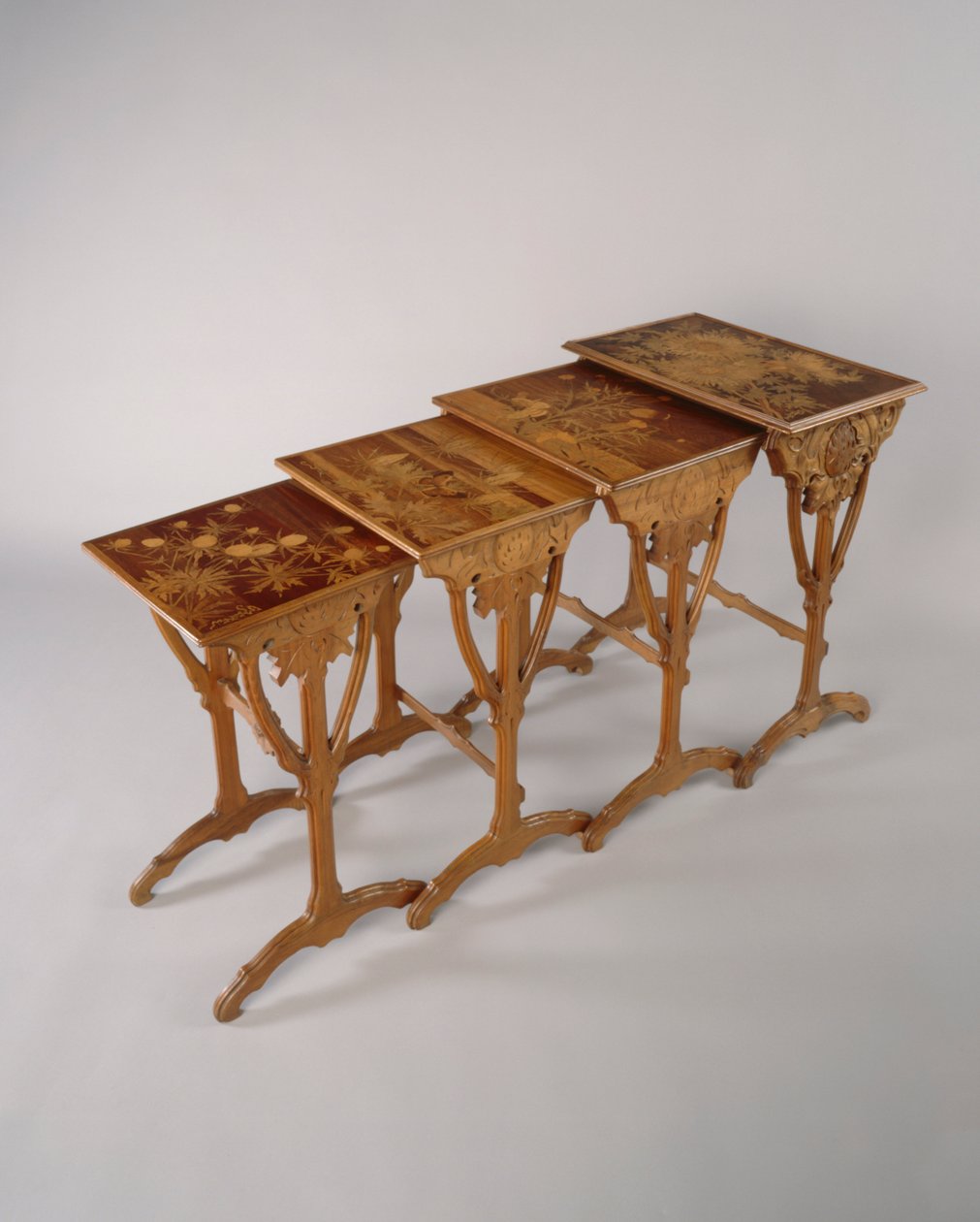A Nest of Tables, ca. 1900 (tre) av Emile Galle