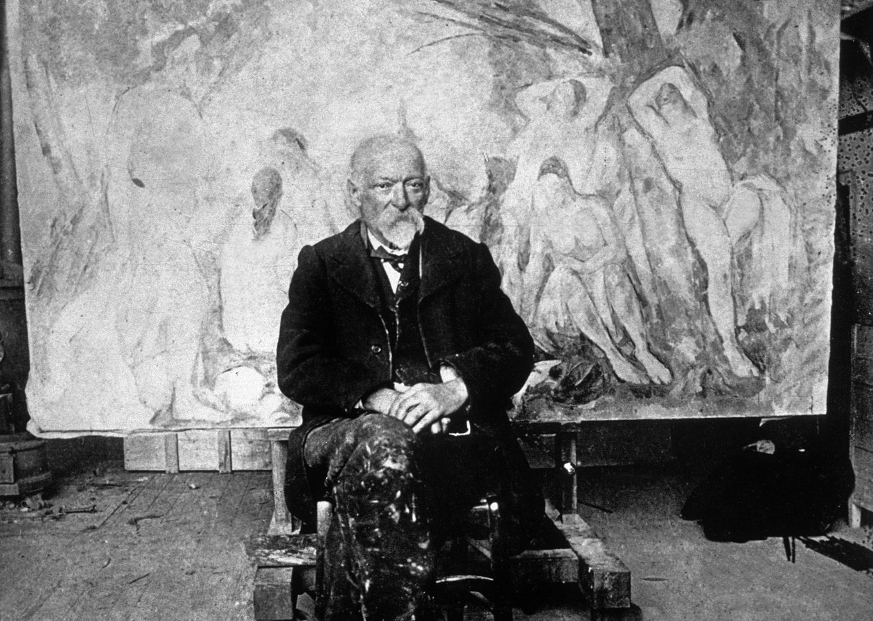 Paul Cezanne (1839-1906) fransk maler i 1904 foran et av lerretet hans som viser svømmere (s/hv-bilde) av Emile Bernard