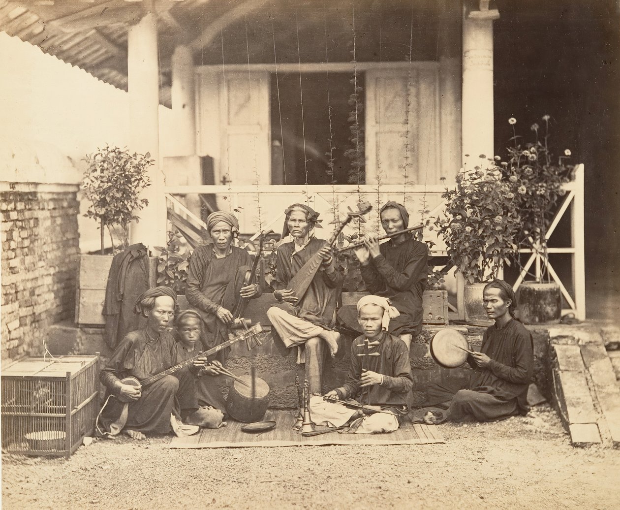 Annamesiske musikere, Saigon, Cochinchina, 1866. av Emile Gsell