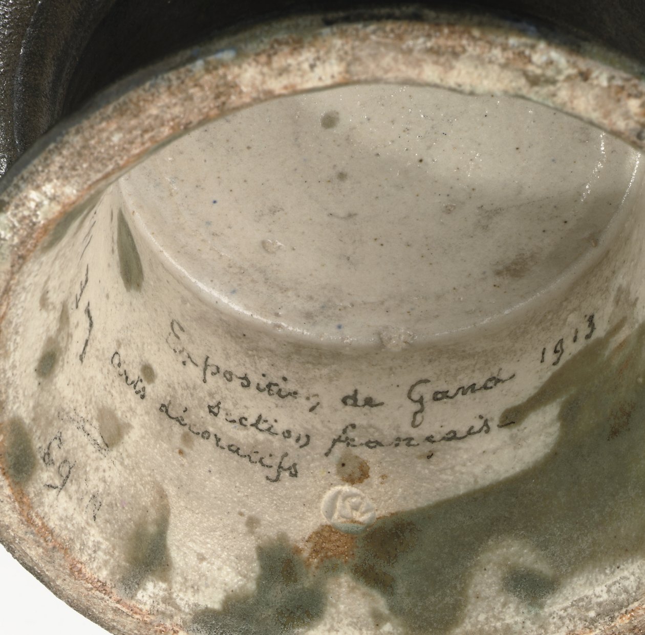 Skål, Exposition de Gand, detalj av basen av Emile Lenoble