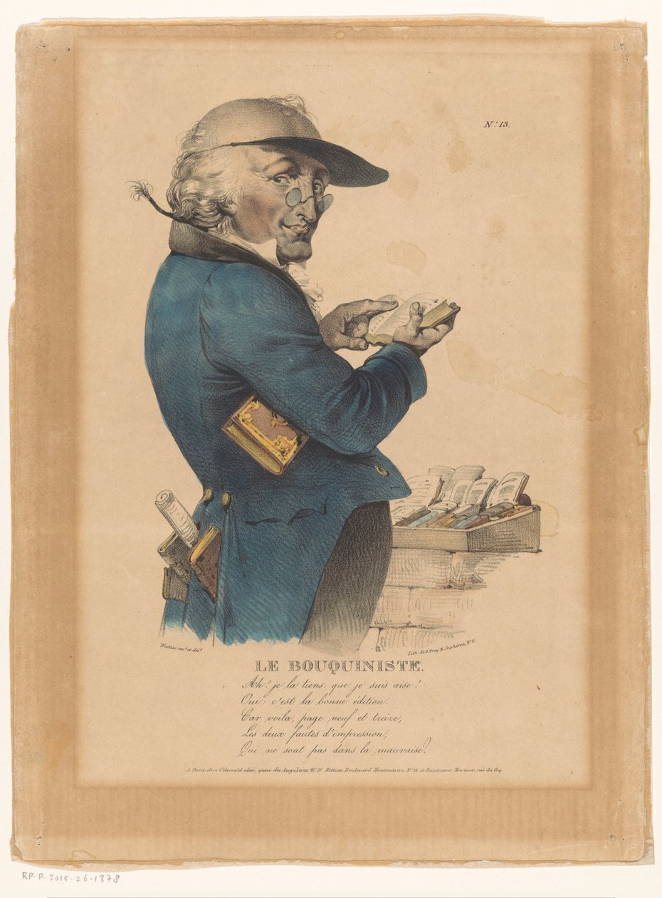 Mann ser på en bok foran en bokbod Le Bouquiniste (tittel på objekt) av Émile Wattier