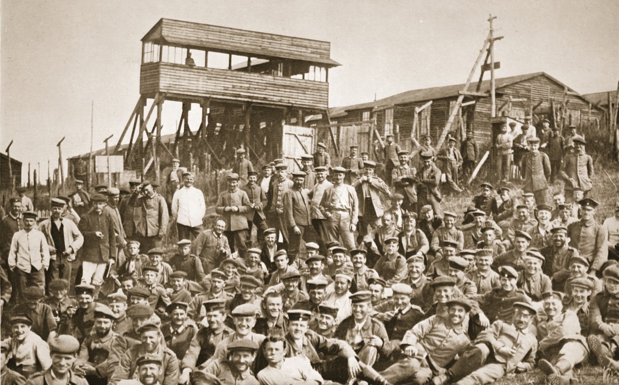 A Group of Prisoners, Eastcote, illustrasjon fra tyske fanger i Storbritannia (fotogravyr) av English Photographer