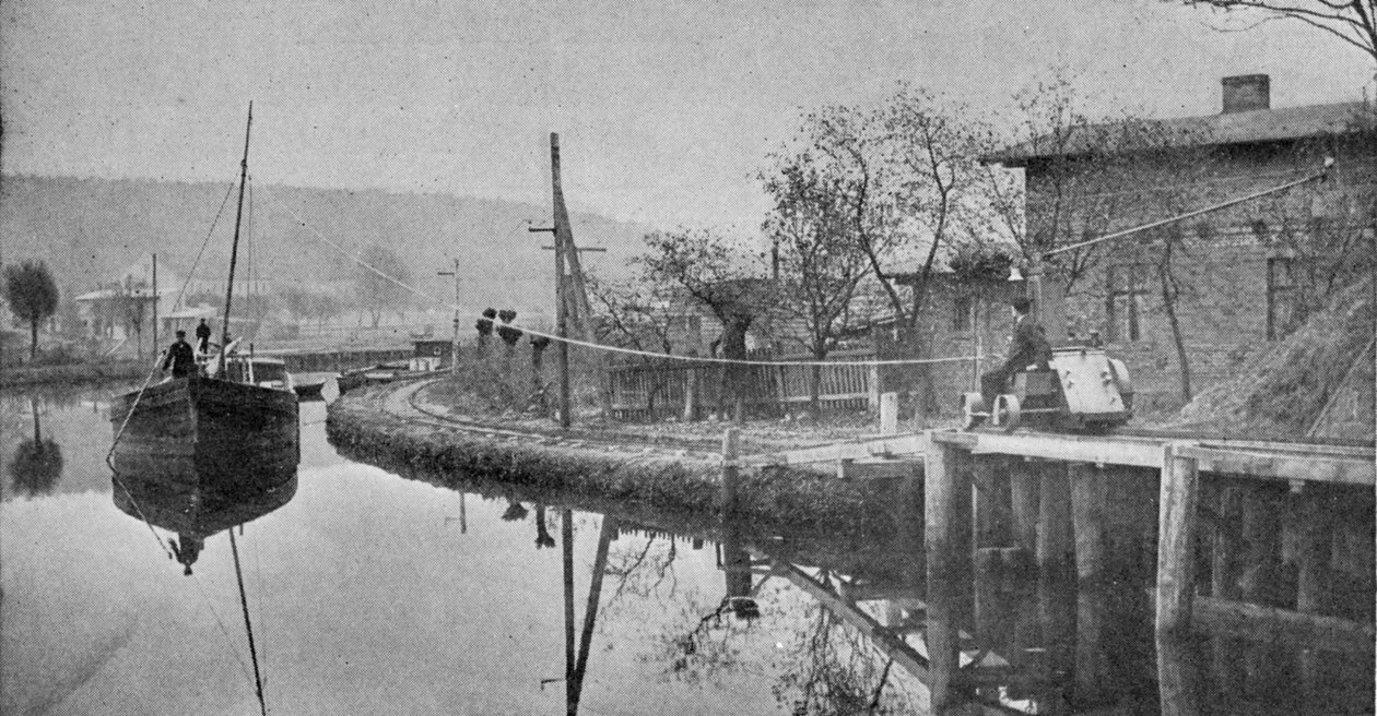 En bil sleper en lekter opp Finow-kanalen i Tyskland, illustrasjon fra Kongen, 1. juni 1901 av English Photographer