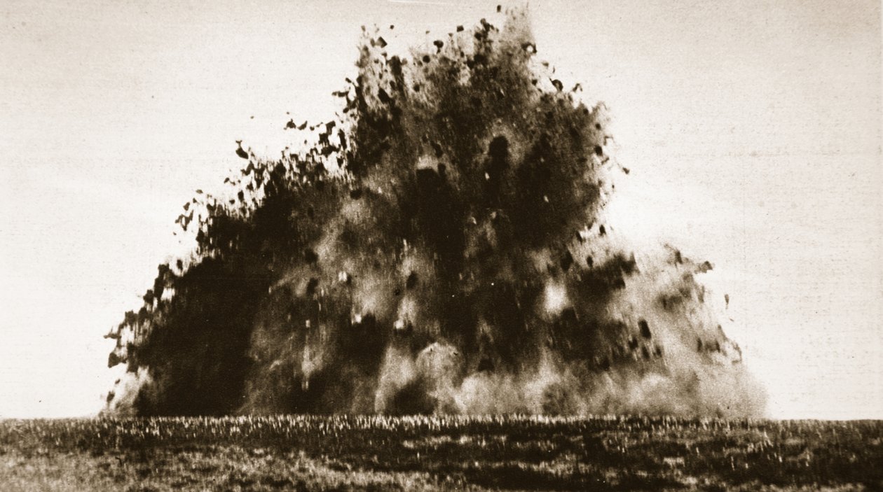 En stor mine som ble detonert på fransk territorium under første verdenskrig av English Photographer